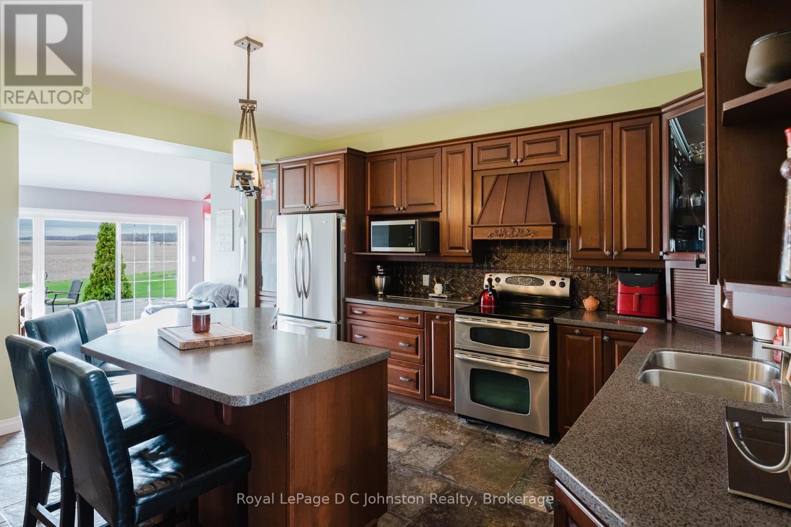 












3622 HIGHWAY 21

,
Kincardine,




Ontario
N0G2T0

