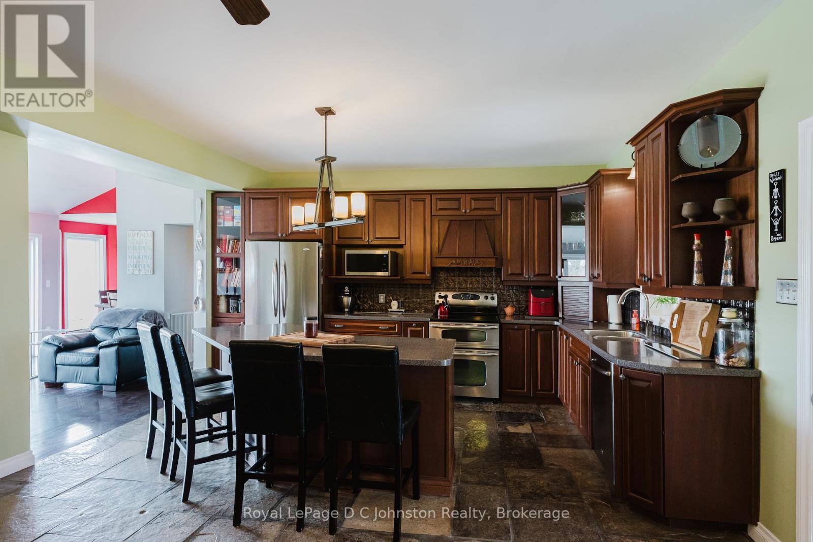 












3622 HIGHWAY 21

,
Kincardine,




Ontario
N0G2T0

