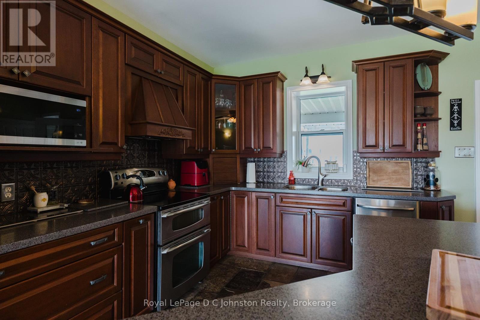 












3622 HIGHWAY 21

,
Kincardine,




Ontario
N0G2T0

