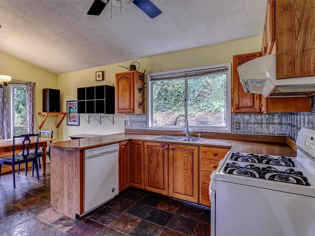 









517


Doreen

Pl,
Nanaimo,




BC
V9T 4S1

