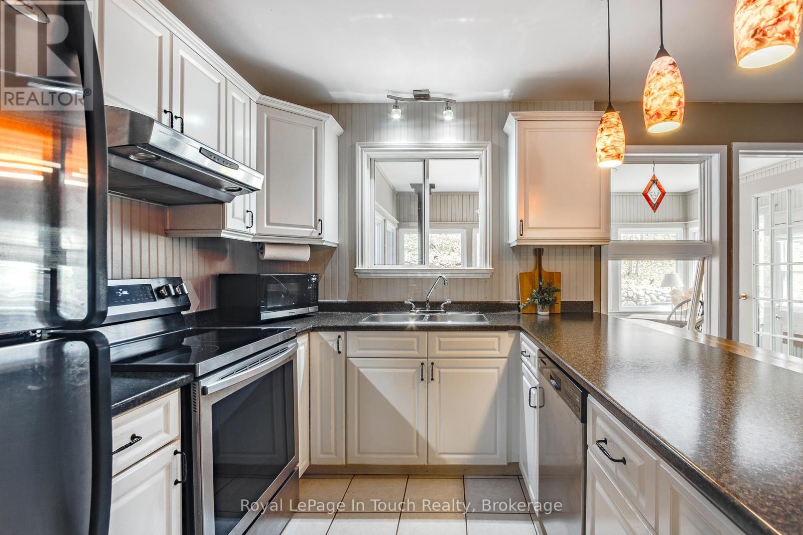 












119 SILVER BIRCH DRIVE

,
Tiny,




Ontario
L9M0M6

