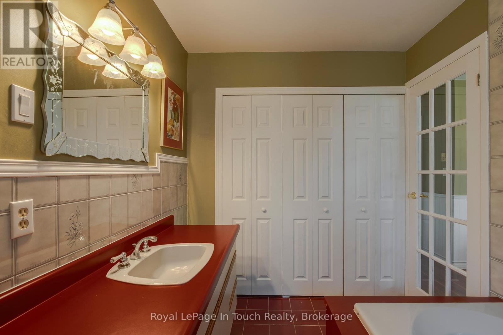 












119 SILVER BIRCH DRIVE

,
Tiny,




Ontario
L9M0M6

