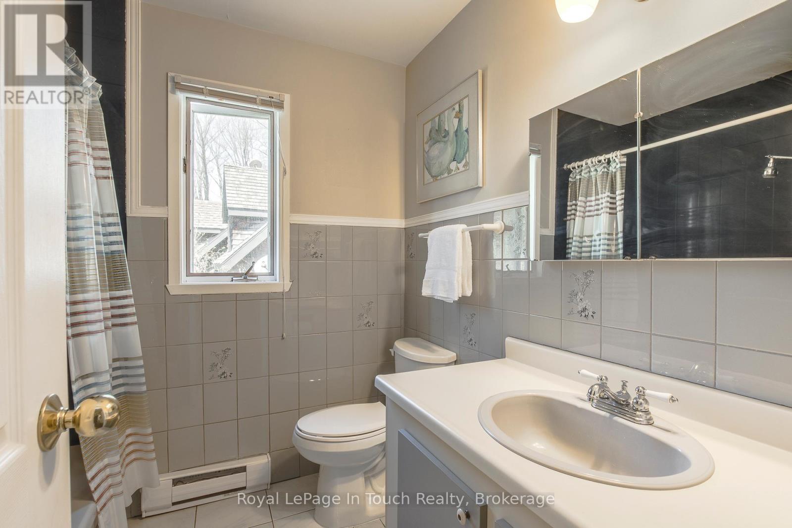 












119 SILVER BIRCH DRIVE

,
Tiny,




Ontario
L9M0M6

