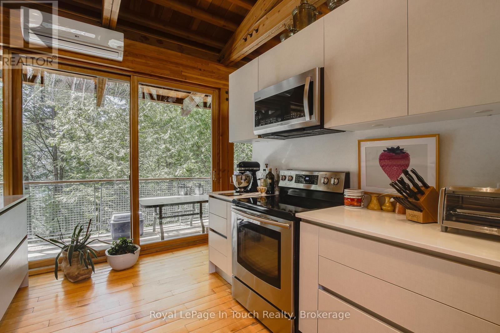 












130 MELISSA LANE

,
Tiny,




Ontario
L9M0T8

