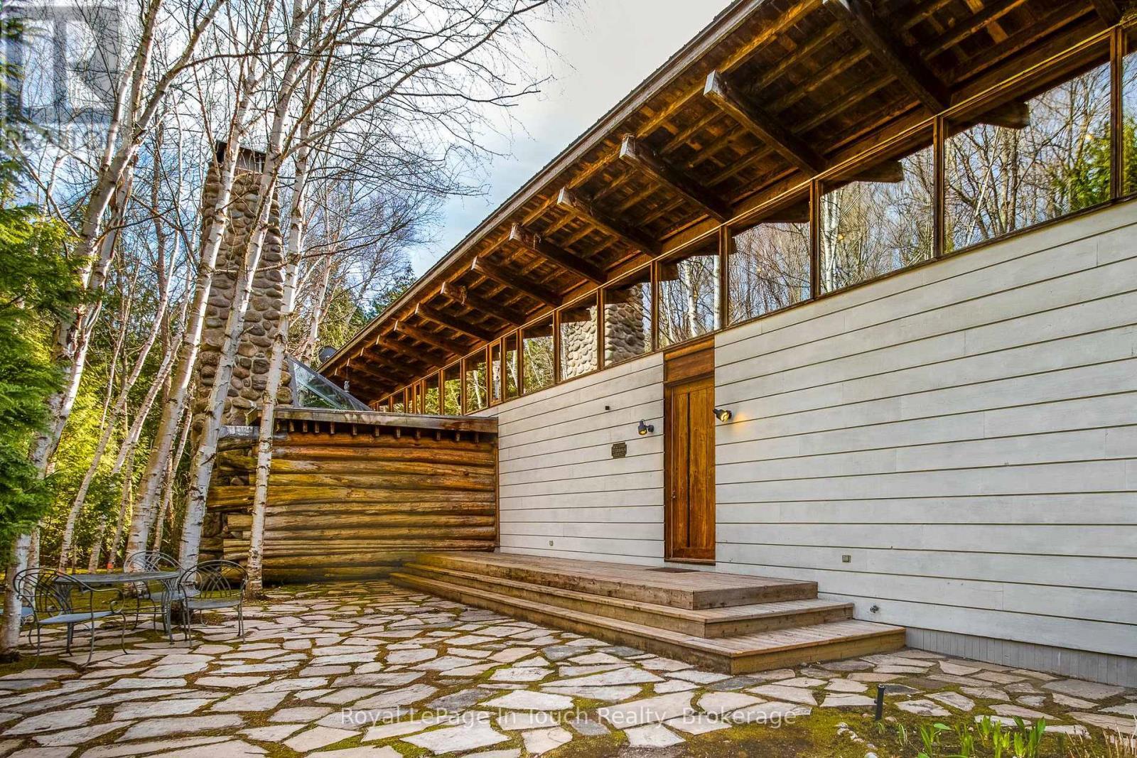 












130 MELISSA LANE

,
Tiny,




Ontario
L9M0T8

