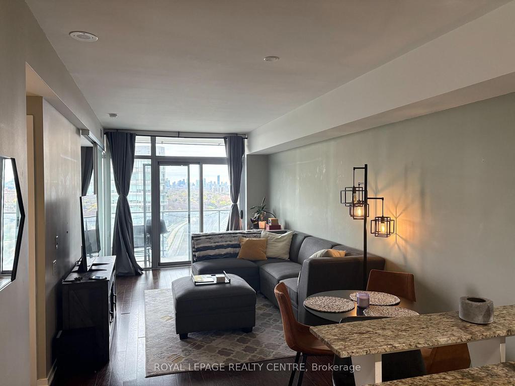









103


The Queensway

Avenue, 2601,
Toronto,




ON
M6S 5B3

