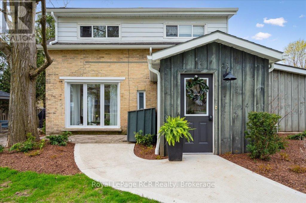 












204 DURHAM STREET E

,
Wellington North (Mount Forest),




Ontario
N0G2L2


