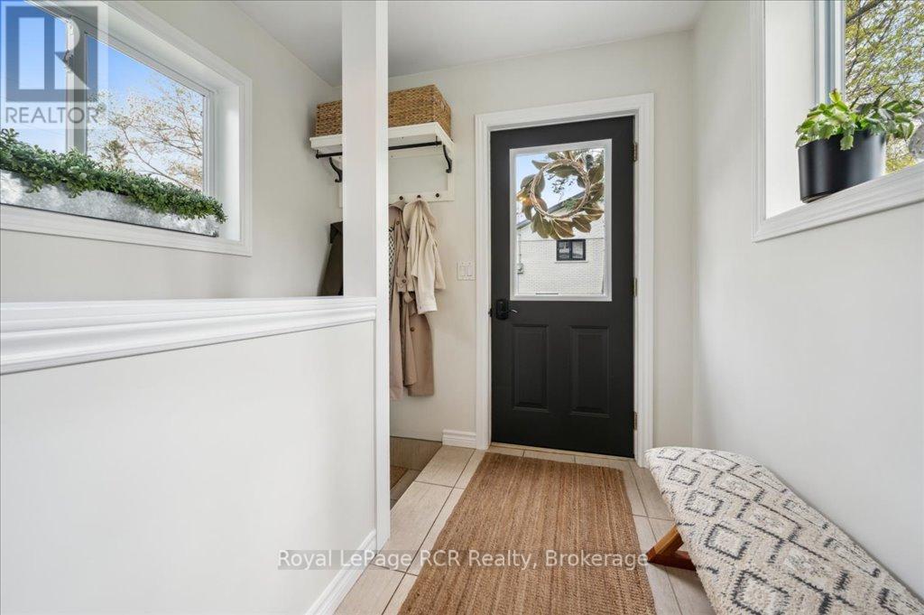 












204 DURHAM STREET E

,
Wellington North (Mount Forest),




Ontario
N0G2L2

