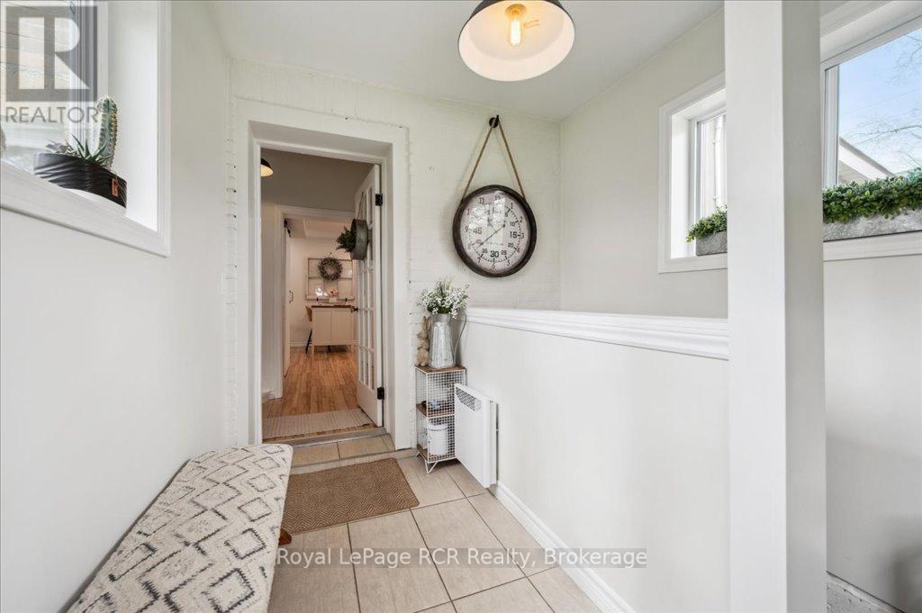 












204 DURHAM STREET E

,
Wellington North (Mount Forest),




Ontario
N0G2L2

