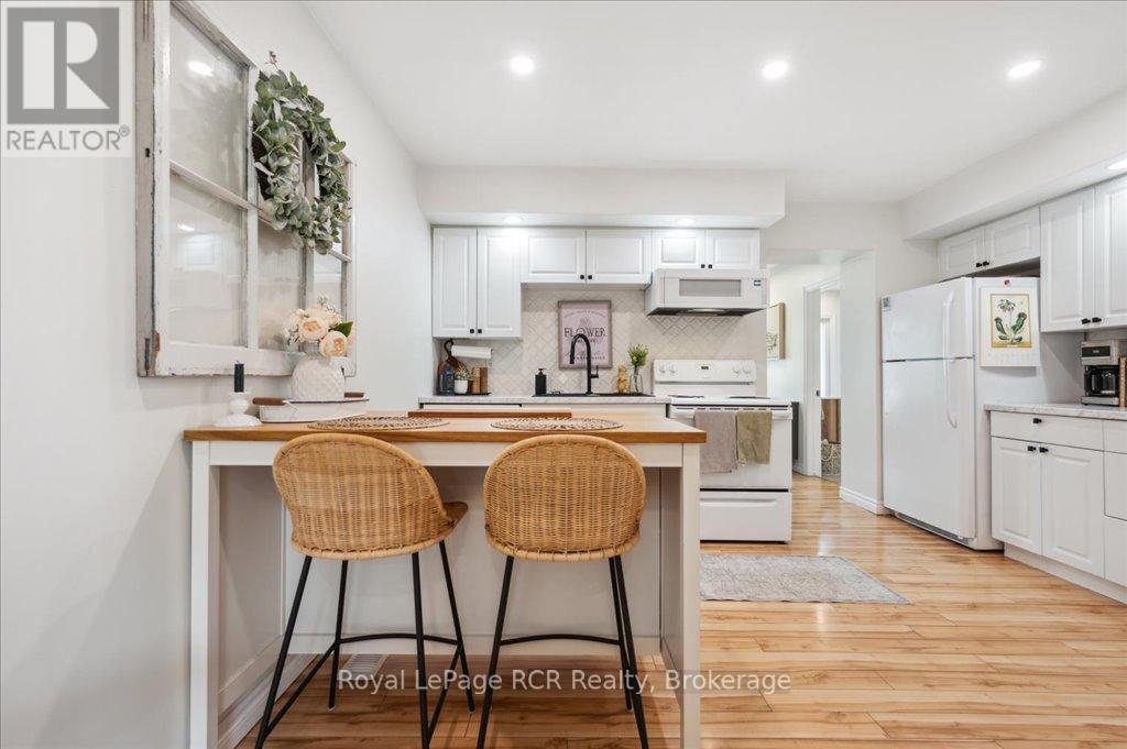 












204 DURHAM STREET E

,
Wellington North (Mount Forest),




Ontario
N0G2L2

