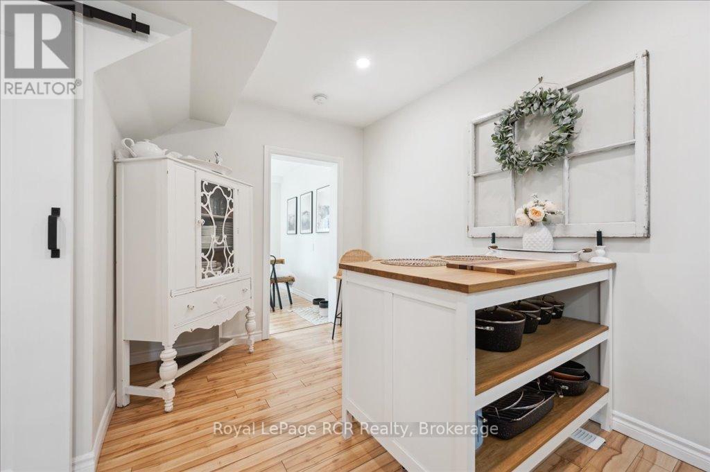 












204 DURHAM STREET E

,
Wellington North (Mount Forest),




Ontario
N0G2L2

