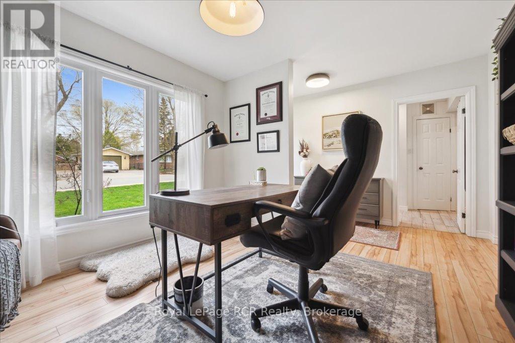 












204 DURHAM STREET E

,
Wellington North (Mount Forest),




Ontario
N0G2L2

