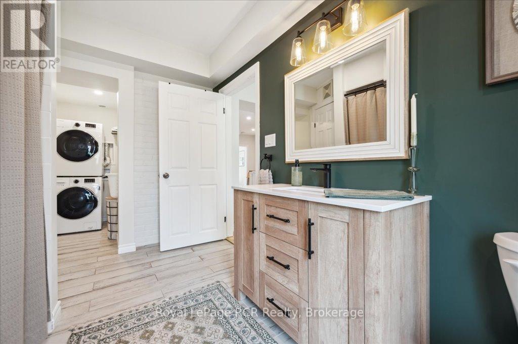 












204 DURHAM STREET E

,
Wellington North (Mount Forest),




Ontario
N0G2L2

