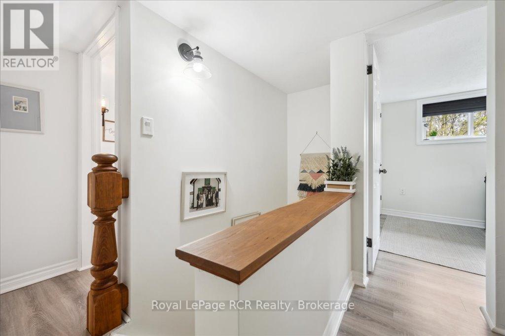 












204 DURHAM STREET E

,
Wellington North (Mount Forest),




Ontario
N0G2L2

