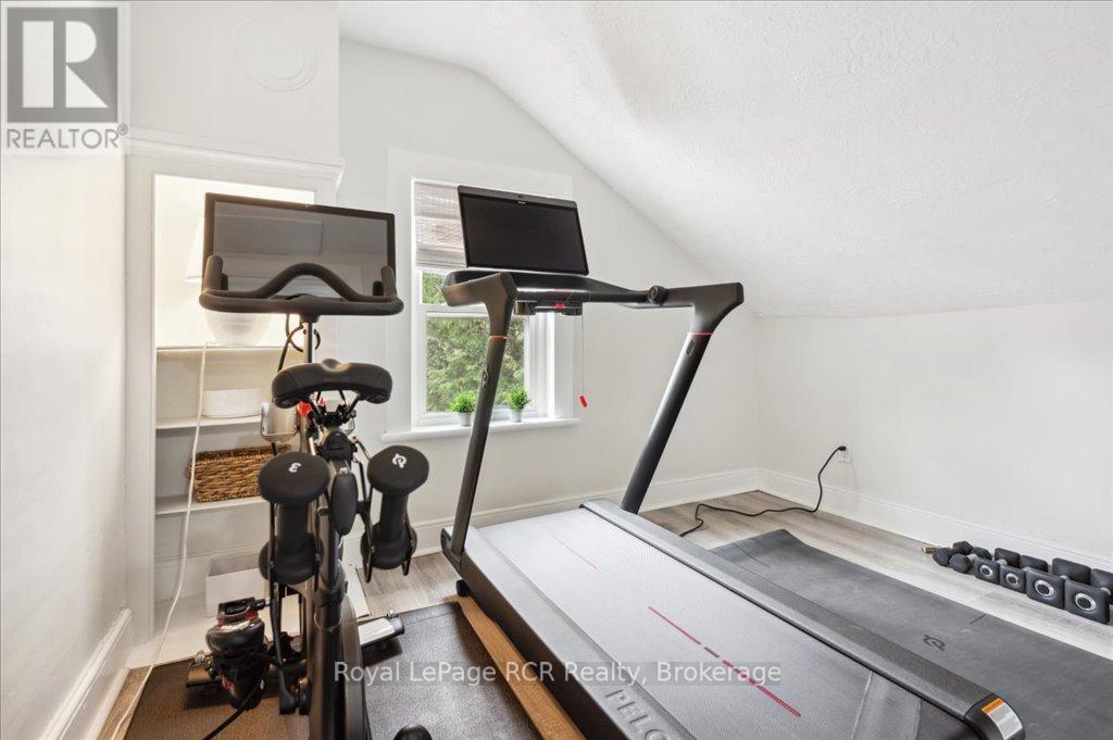 












204 DURHAM STREET E

,
Wellington North (Mount Forest),




Ontario
N0G2L2

