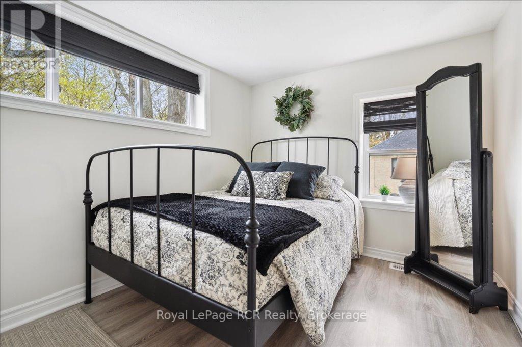 












204 DURHAM STREET E

,
Wellington North (Mount Forest),




Ontario
N0G2L2

