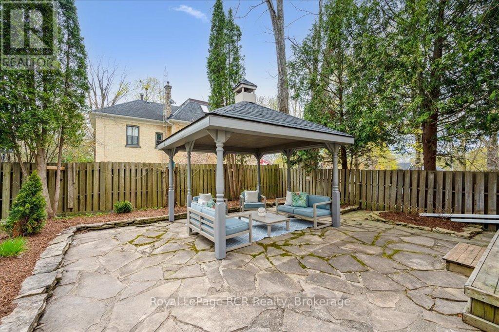












204 DURHAM STREET E

,
Wellington North (Mount Forest),




Ontario
N0G2L2

