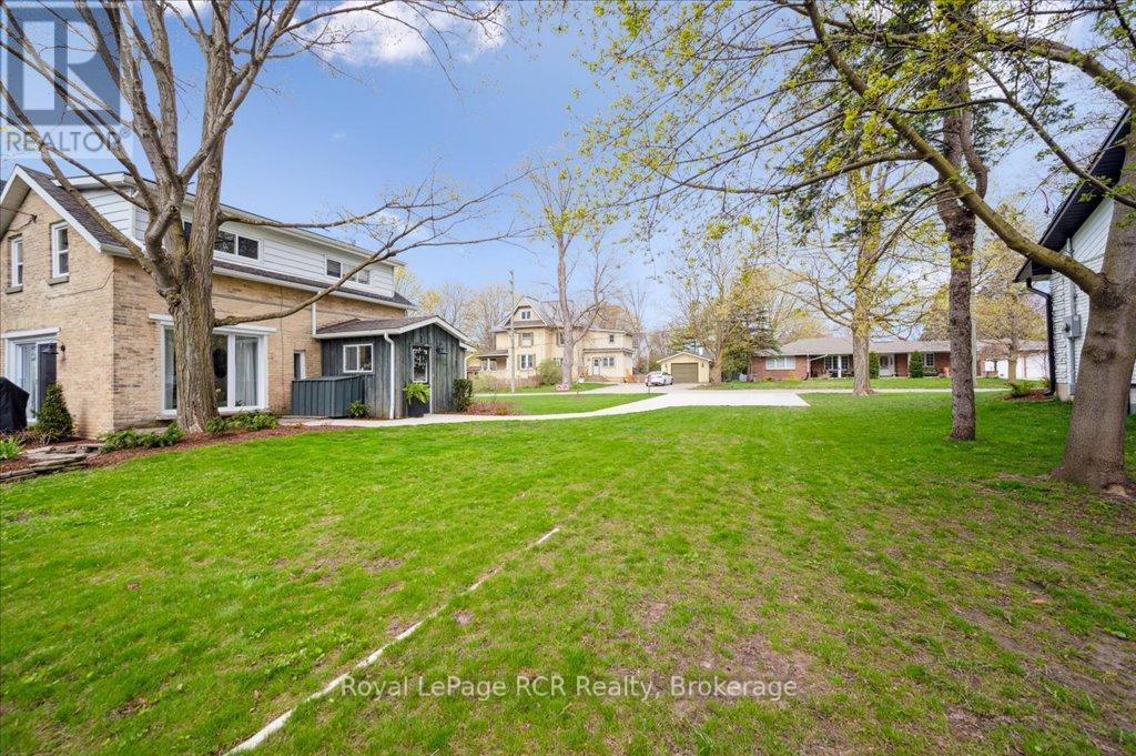 












204 DURHAM STREET E

,
Wellington North (Mount Forest),




Ontario
N0G2L2

