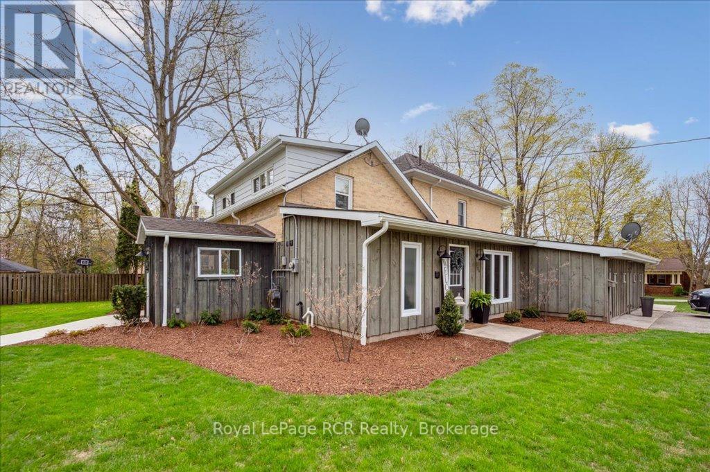 












204 DURHAM STREET E

,
Wellington North (Mount Forest),




Ontario
N0G2L2


