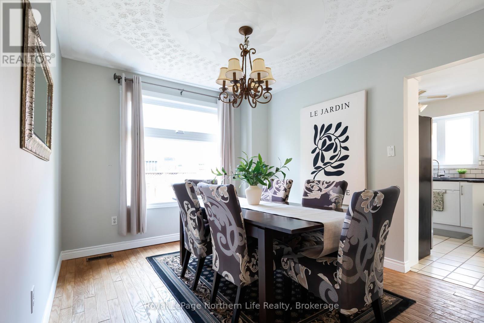 












3 CANTERBURY CRESCENT

,
North Bay (Airport),




Ontario
P1C1K6

