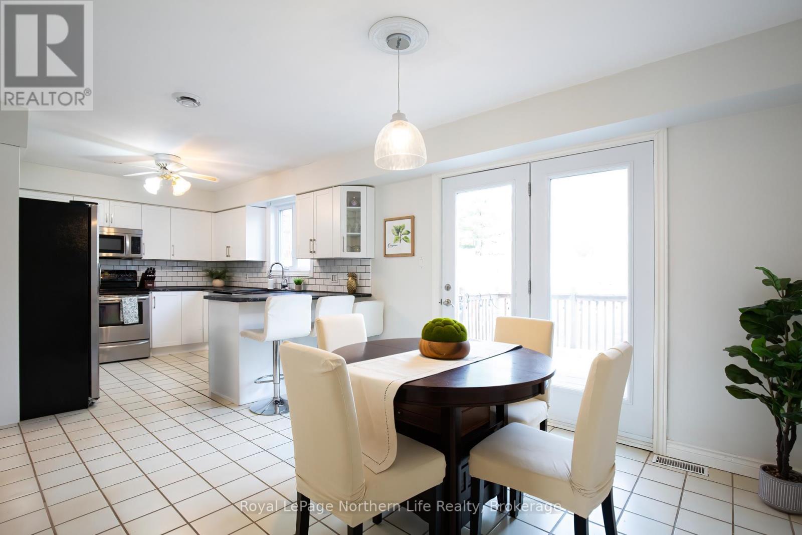 












3 CANTERBURY CRESCENT

,
North Bay (Airport),




Ontario
P1C1K6

