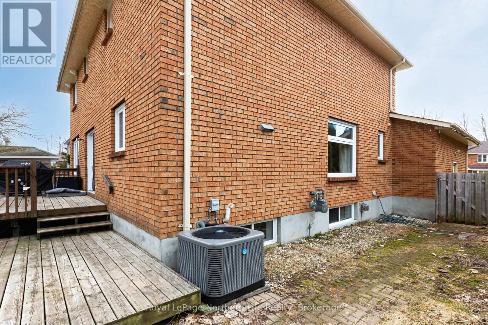 












3 CANTERBURY CRESCENT

,
North Bay (Airport),




Ontario
P1C1K6

