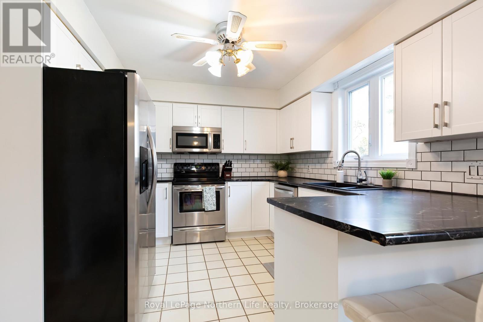 












3 CANTERBURY CRESCENT

,
North Bay (Airport),




Ontario
P1C1K6

