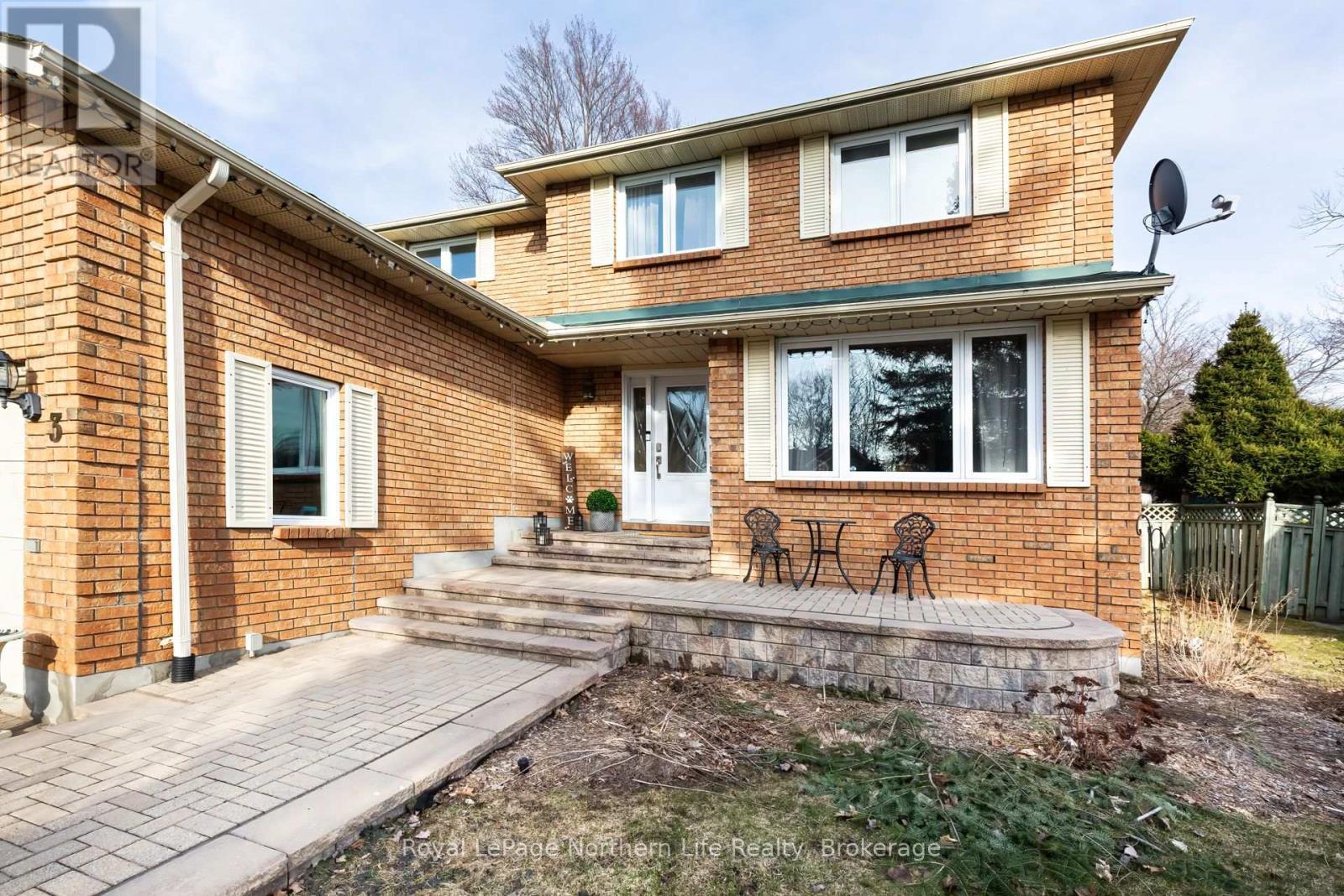 












3 CANTERBURY CRESCENT

,
North Bay (Airport),




Ontario
P1C1K6

