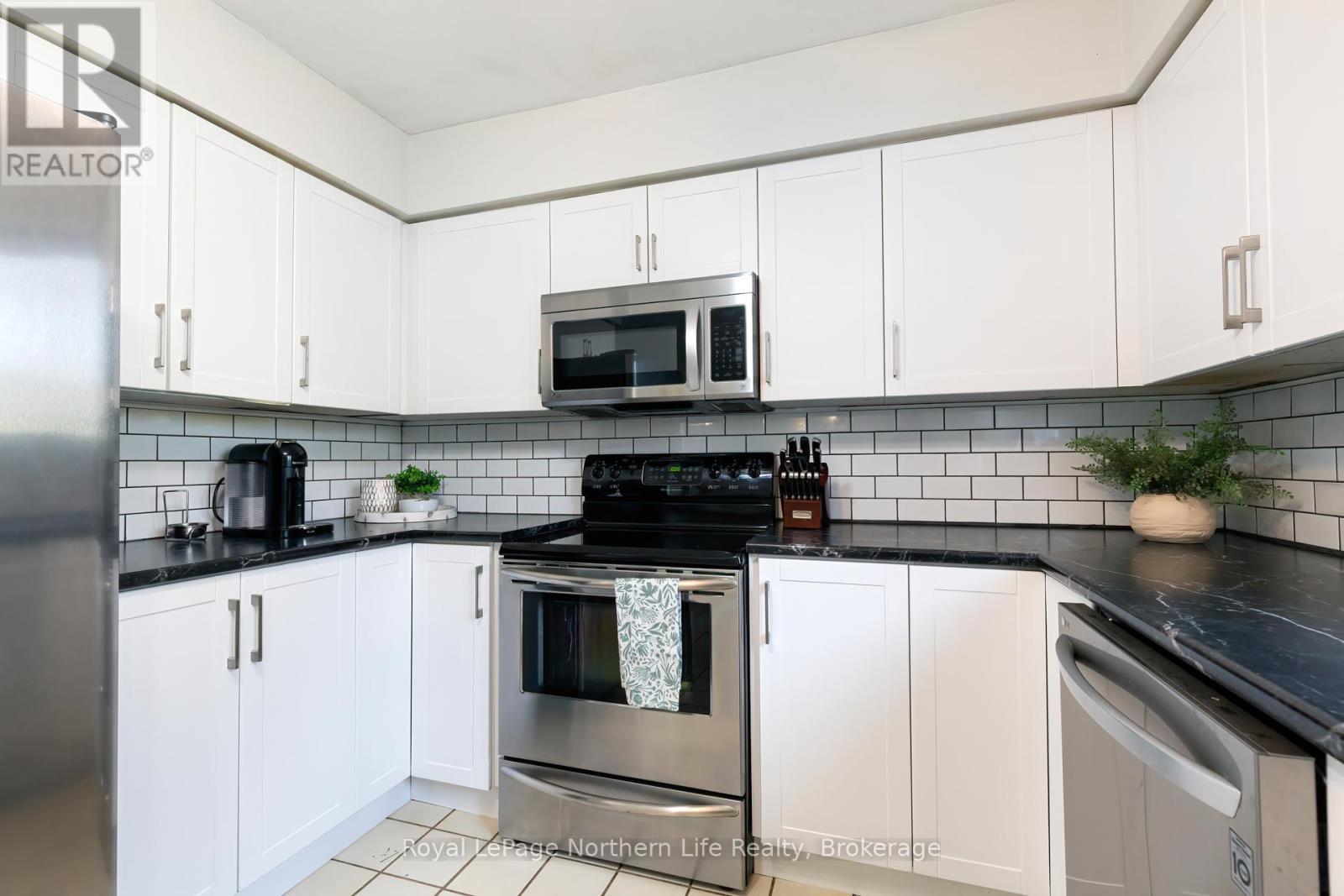 












3 CANTERBURY CRESCENT

,
North Bay (Airport),




Ontario
P1C1K6

