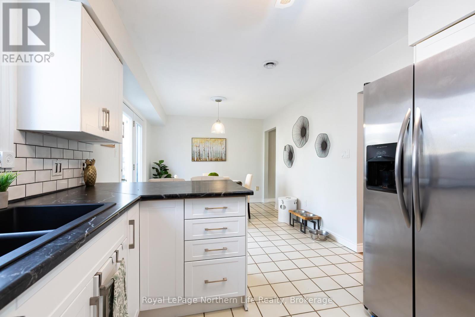 












3 CANTERBURY CRESCENT

,
North Bay (Airport),




Ontario
P1C1K6

