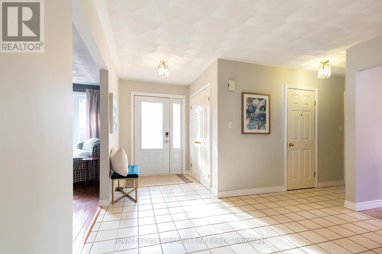 












3 CANTERBURY CRESCENT

,
North Bay (Airport),




Ontario
P1C1K6

