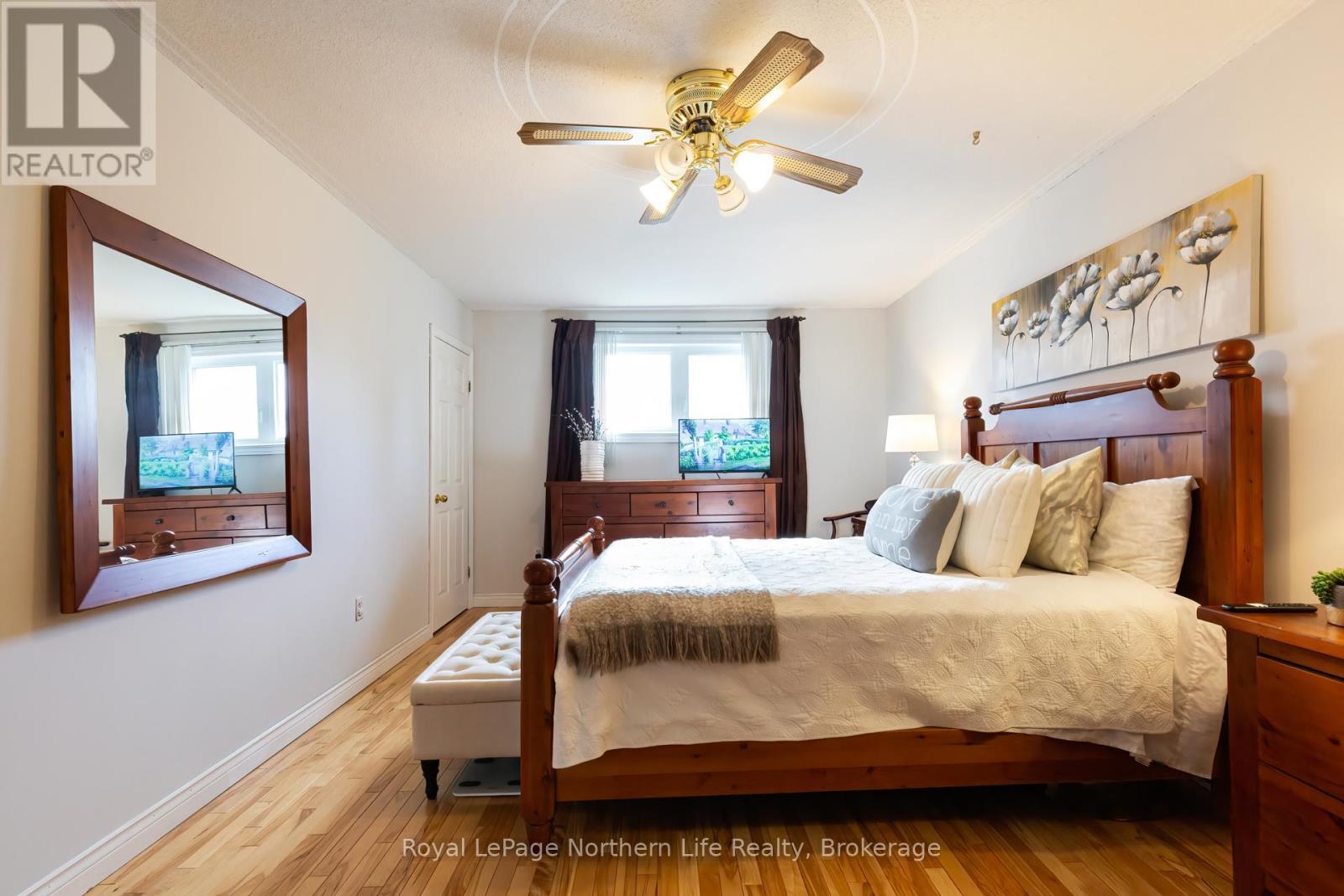 












3 CANTERBURY CRESCENT

,
North Bay (Airport),




Ontario
P1C1K6

