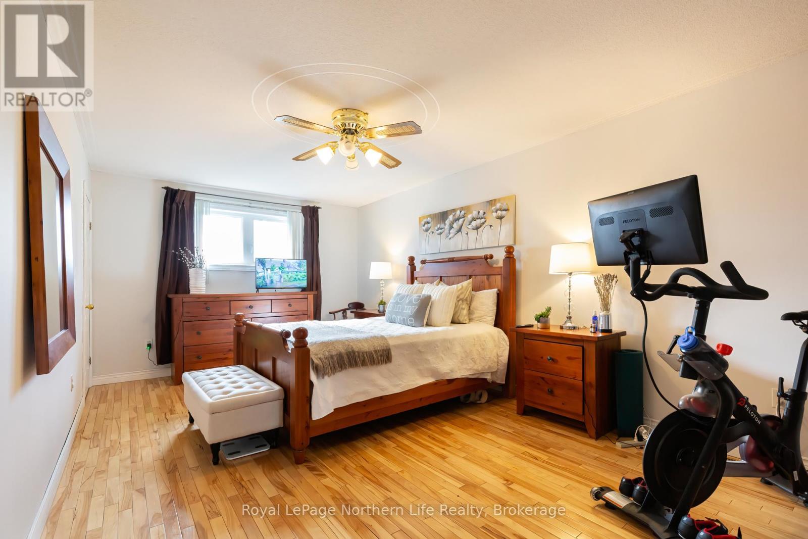 












3 CANTERBURY CRESCENT

,
North Bay (Airport),




Ontario
P1C1K6

