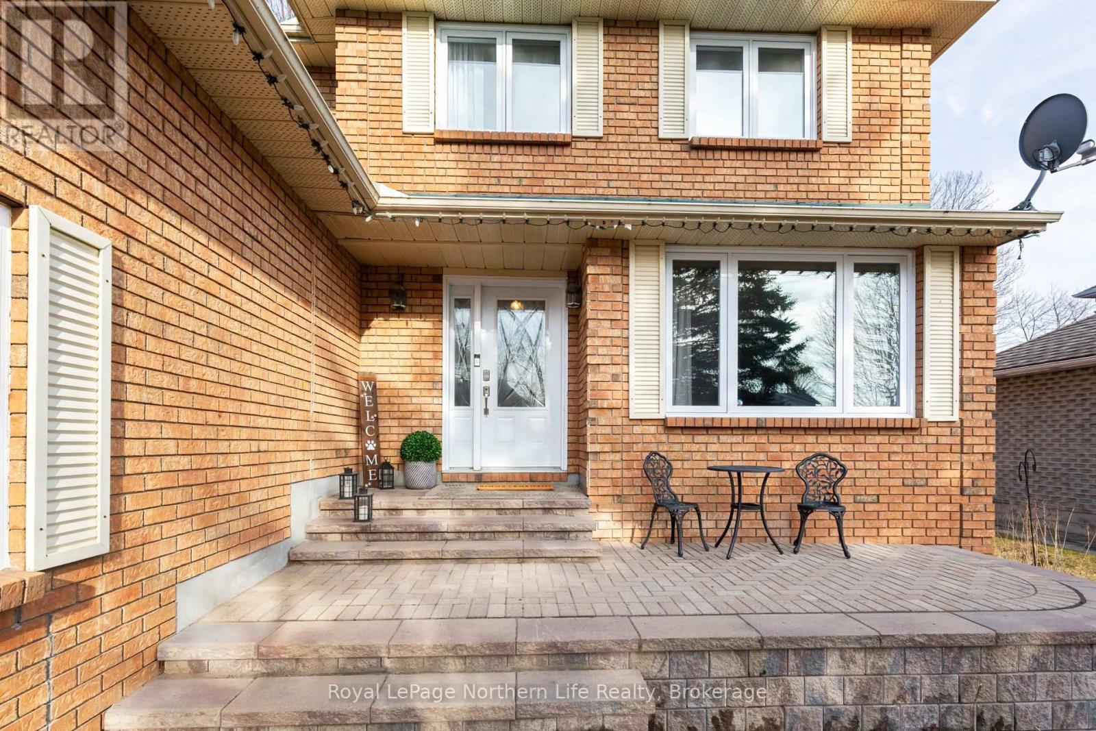 












3 CANTERBURY CRESCENT

,
North Bay (Airport),




Ontario
P1C1K6

