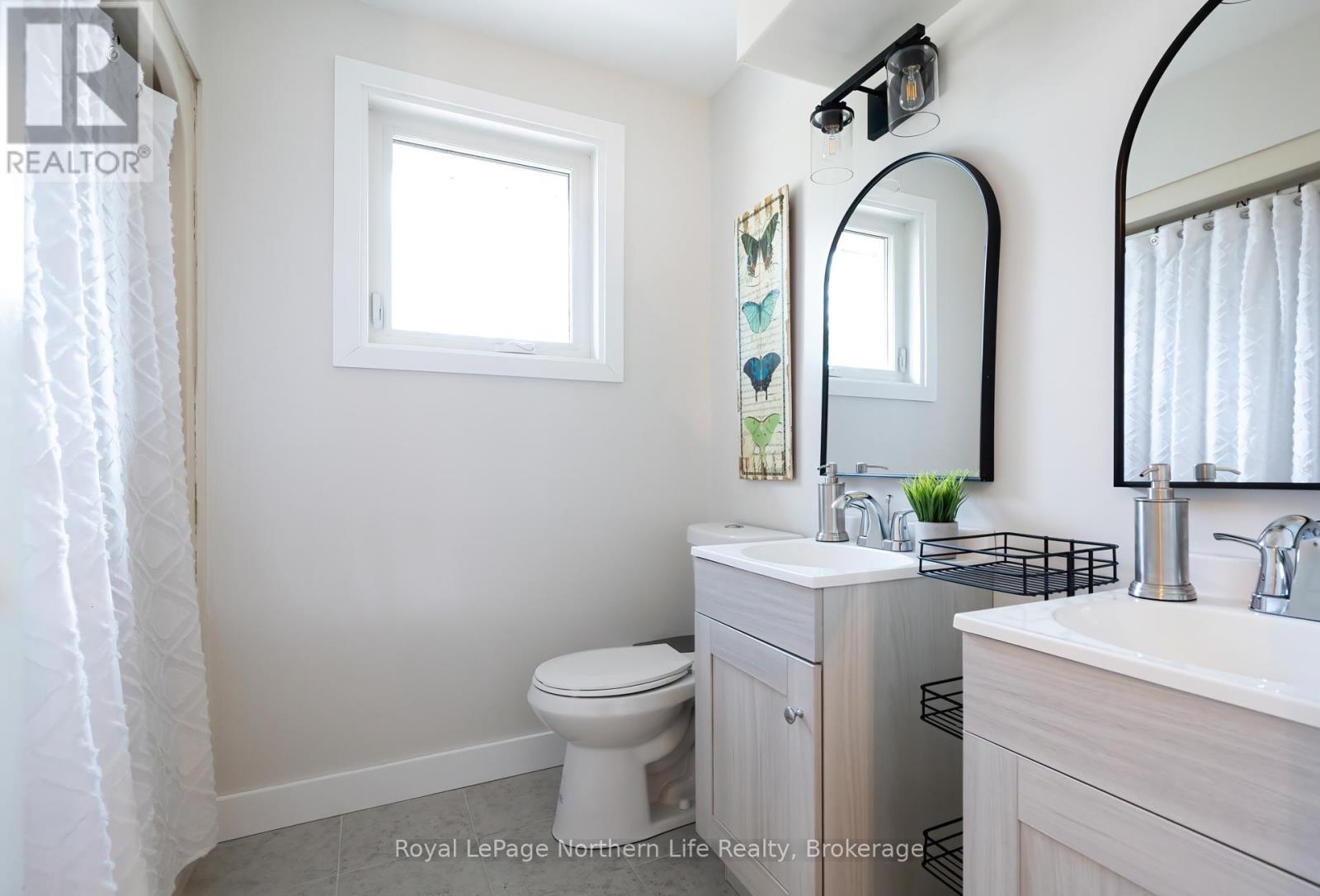 












3 CANTERBURY CRESCENT

,
North Bay (Airport),




Ontario
P1C1K6

