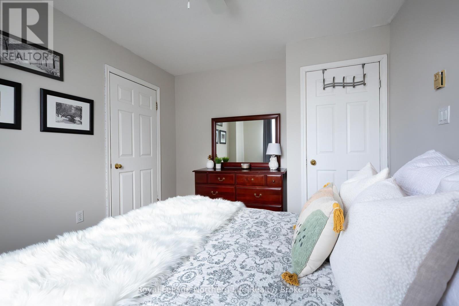 












3 CANTERBURY CRESCENT

,
North Bay (Airport),




Ontario
P1C1K6

