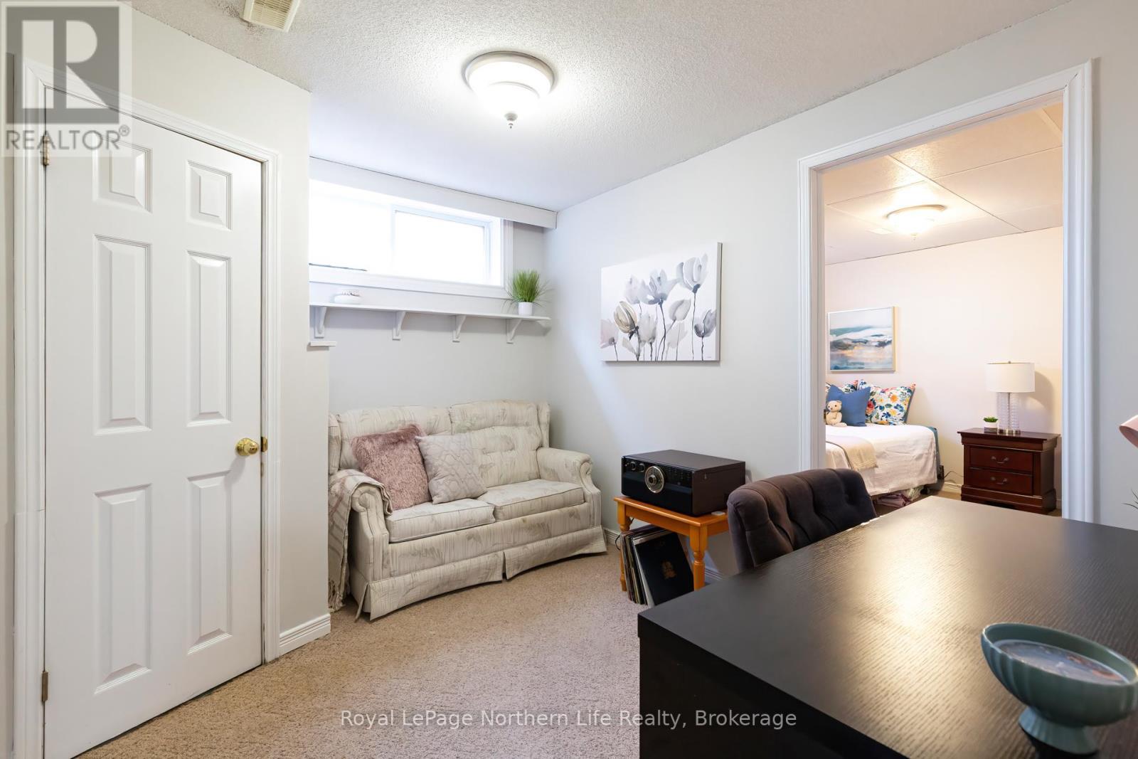 












3 CANTERBURY CRESCENT

,
North Bay (Airport),




Ontario
P1C1K6

