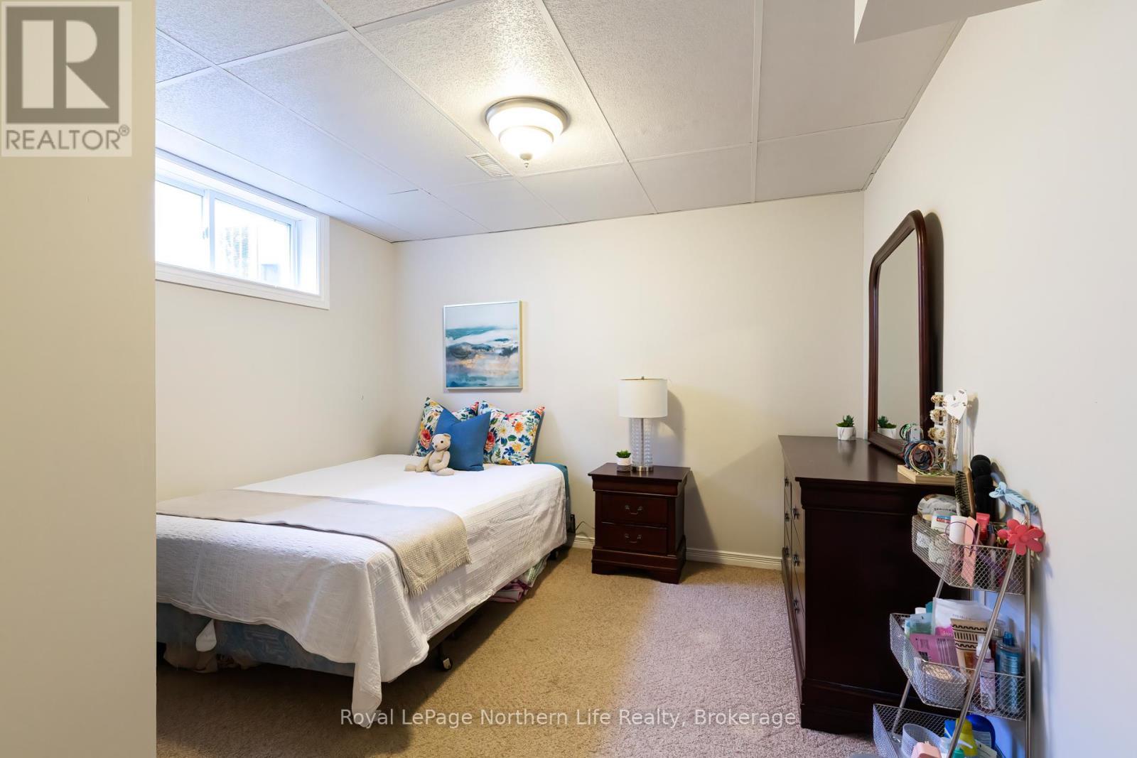 












3 CANTERBURY CRESCENT

,
North Bay (Airport),




Ontario
P1C1K6

