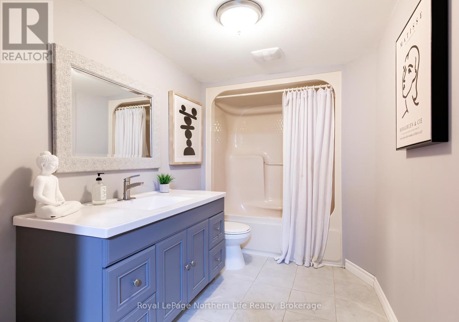 












3 CANTERBURY CRESCENT

,
North Bay (Airport),




Ontario
P1C1K6


