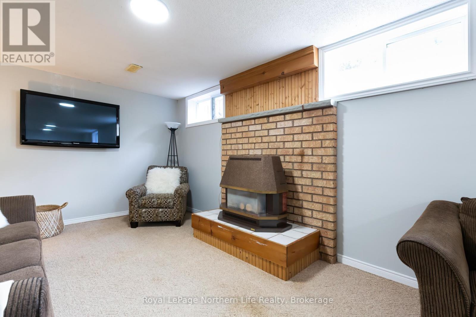 












3 CANTERBURY CRESCENT

,
North Bay (Airport),




Ontario
P1C1K6

