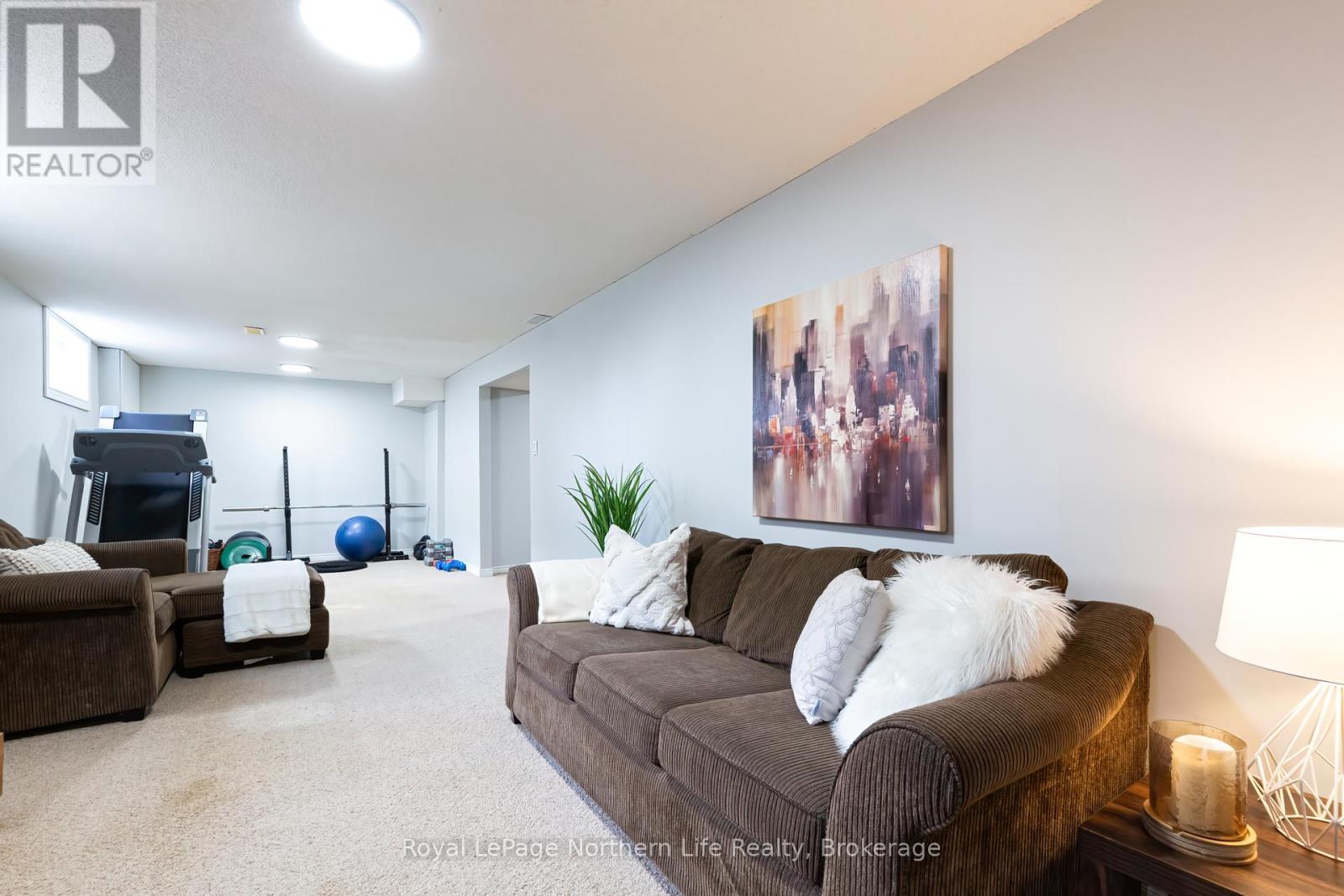 












3 CANTERBURY CRESCENT

,
North Bay (Airport),




Ontario
P1C1K6

