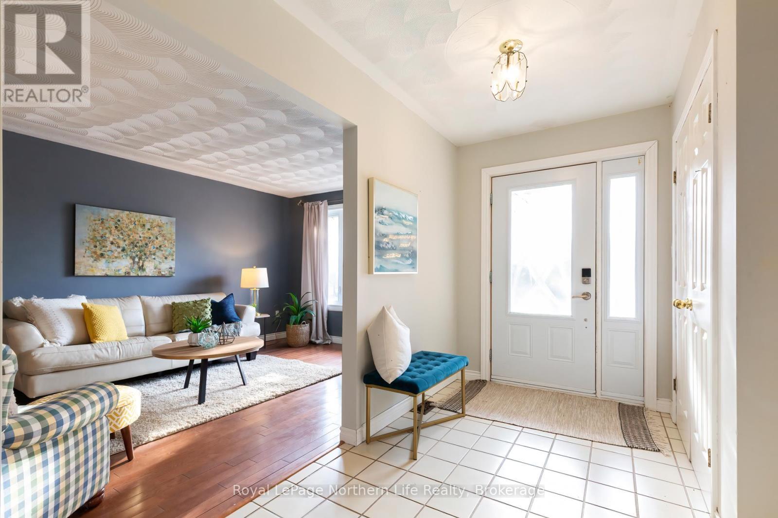 












3 CANTERBURY CRESCENT

,
North Bay (Airport),




Ontario
P1C1K6

