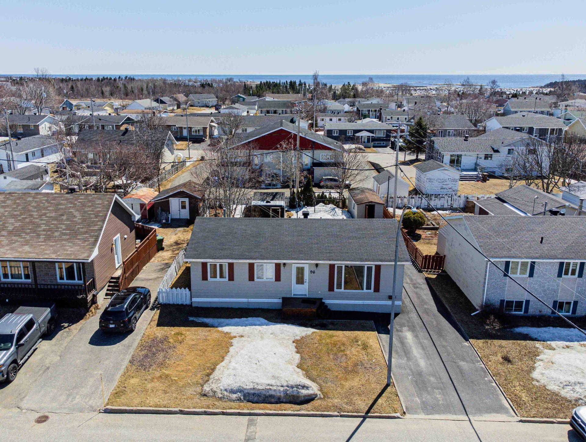 









96


Rue Élie-Rochefort

,
Port-Cartier,




QC
G5B2K2

