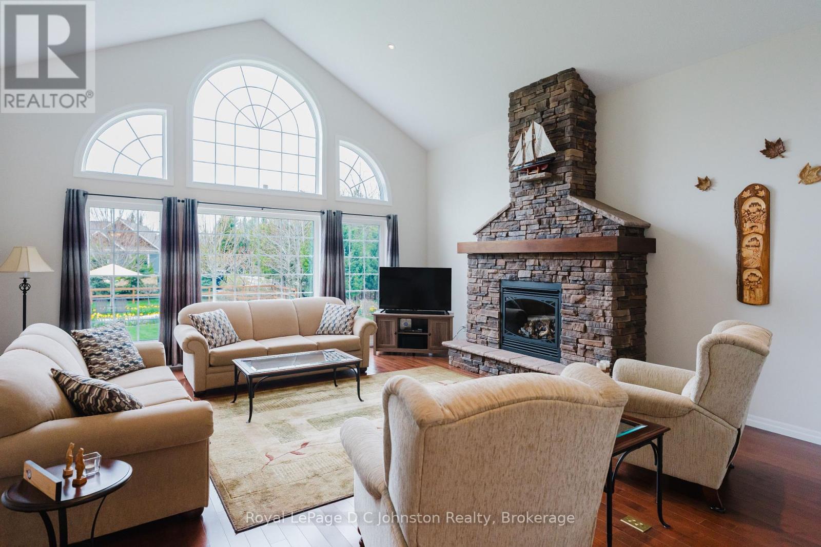 












396 MCNABB STREET

,
Saugeen Shores,




Ontario
N0H2L0

