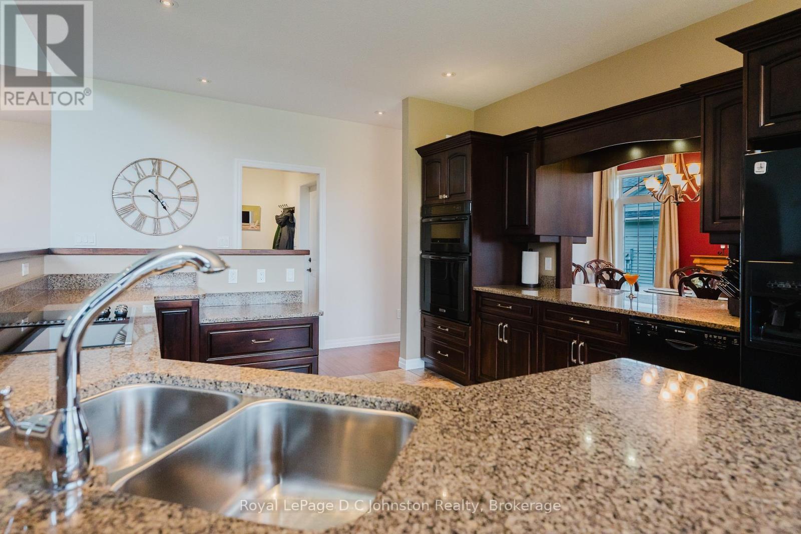 












396 MCNABB STREET

,
Saugeen Shores,




Ontario
N0H2L0

