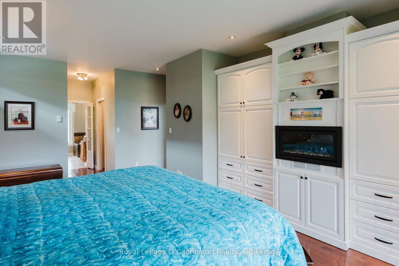 












396 MCNABB STREET

,
Saugeen Shores,




Ontario
N0H2L0

