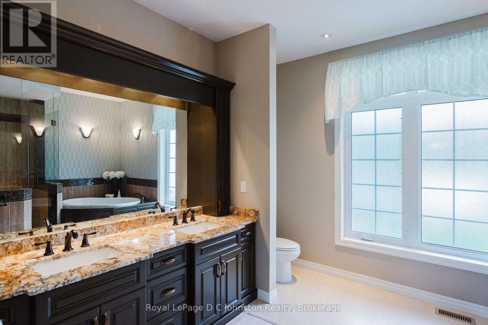 












396 MCNABB STREET

,
Saugeen Shores,




Ontario
N0H2L0

