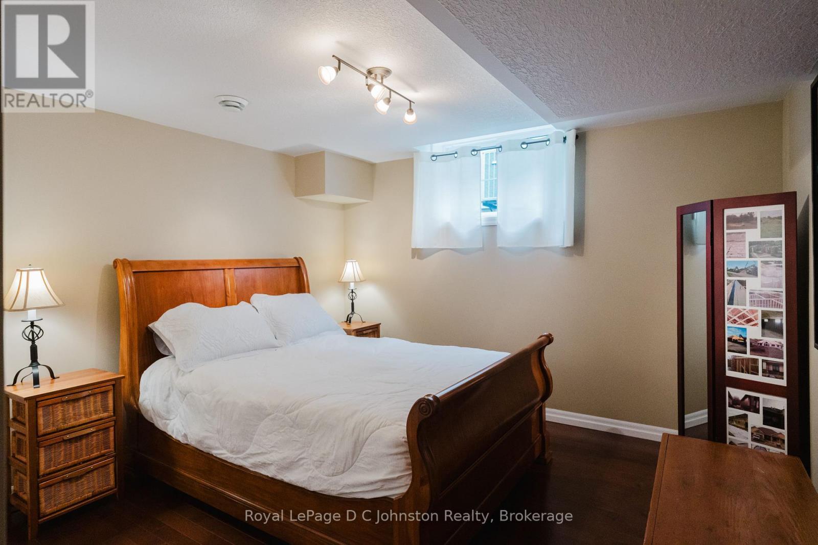 












396 MCNABB STREET

,
Saugeen Shores,




Ontario
N0H2L0

