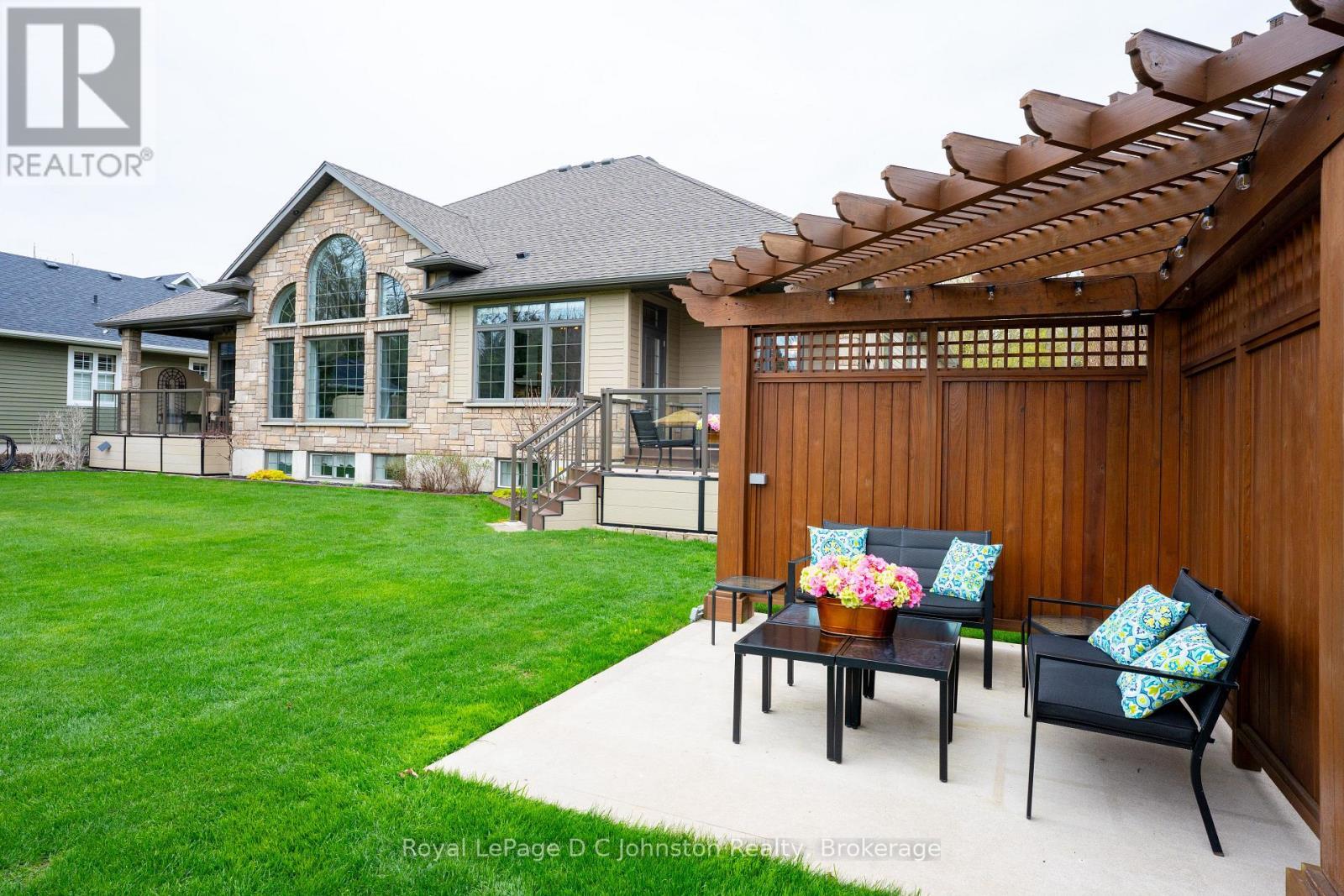 












396 MCNABB STREET

,
Saugeen Shores,




Ontario
N0H2L0

