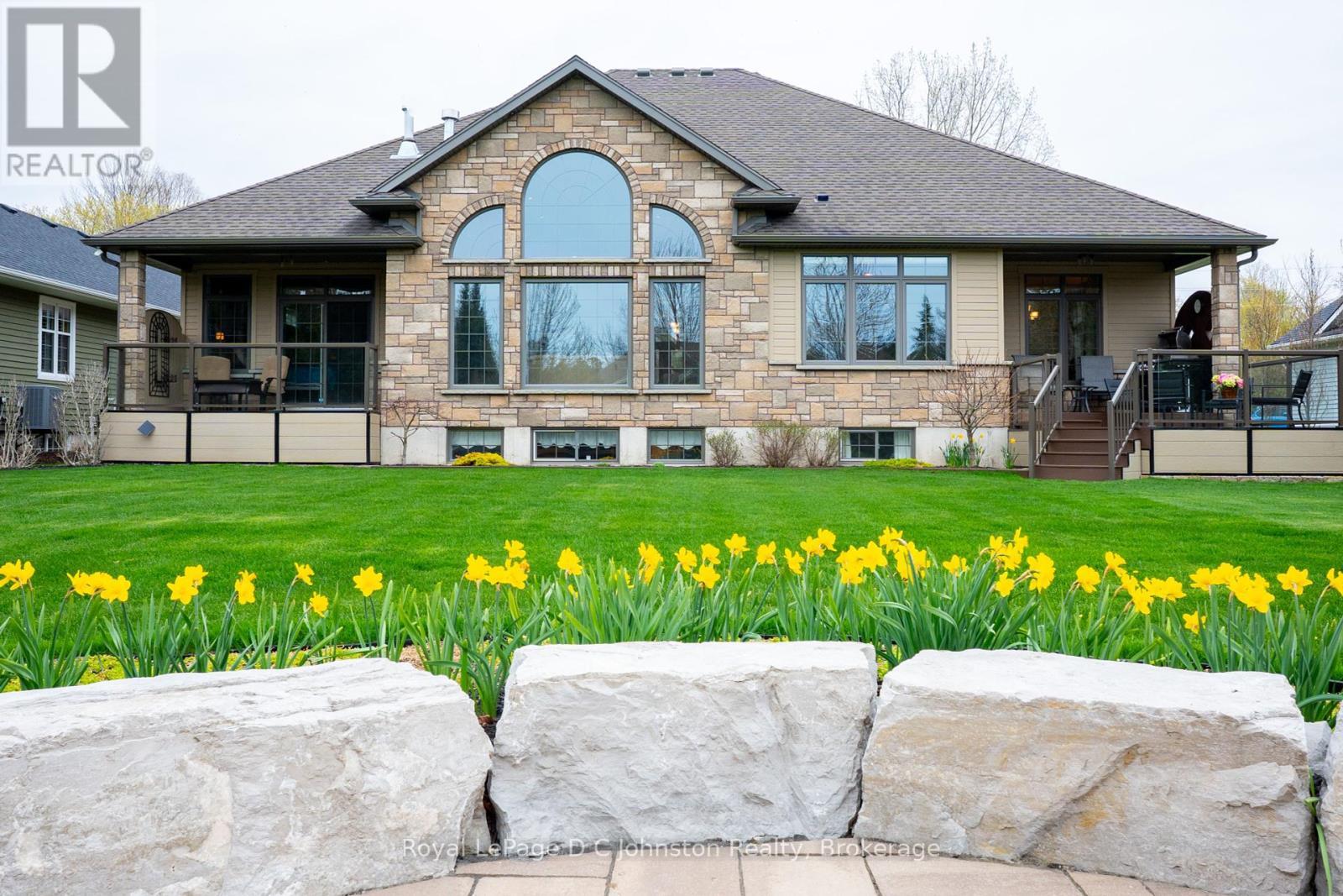 












396 MCNABB STREET

,
Saugeen Shores,




Ontario
N0H2L0

